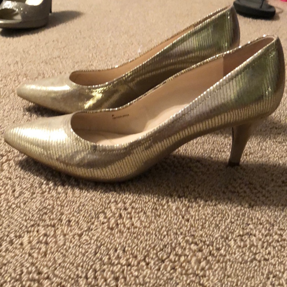 Tahari gold shimmering 2inch heels